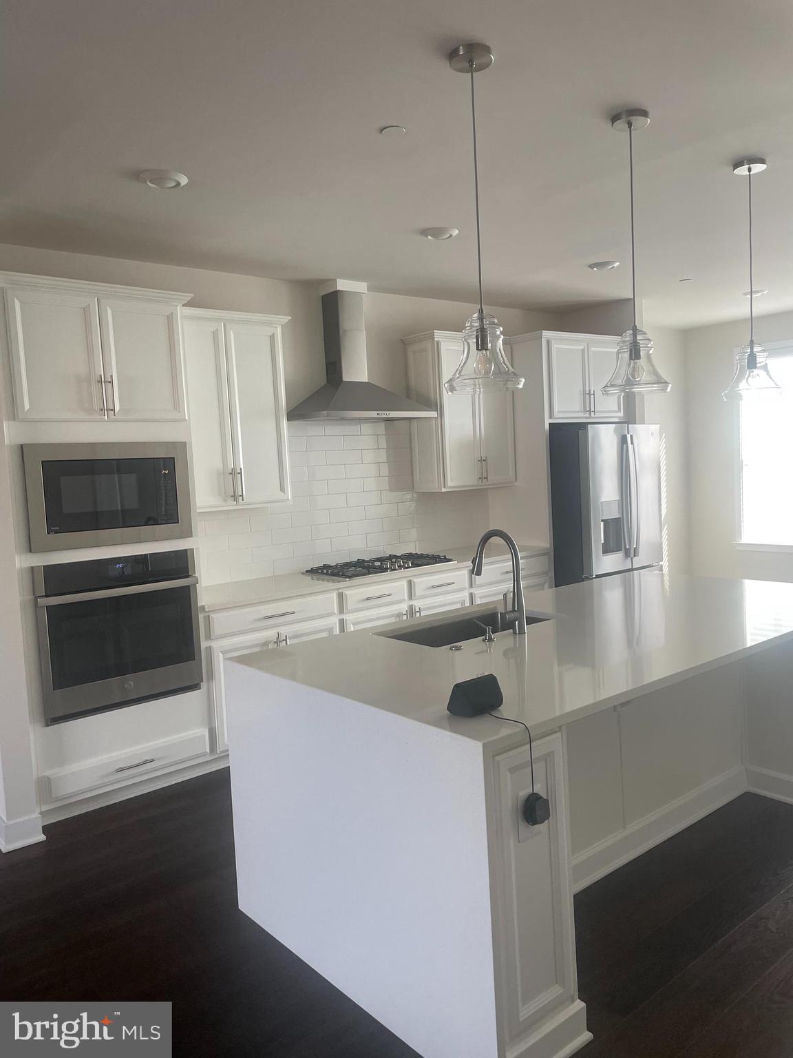 LANDSDALE - Residential Lease