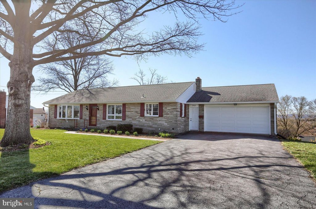 Photo of 742 Bruce Avenue, Mount Joy, PA 17552 (MLS # PALA2048572)