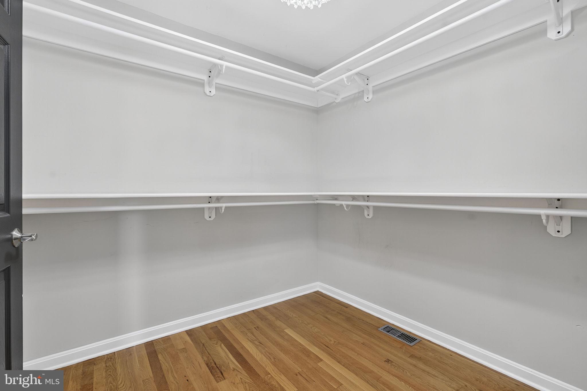 LORD FAIRFAX/MDLTWN GLEN - Residential