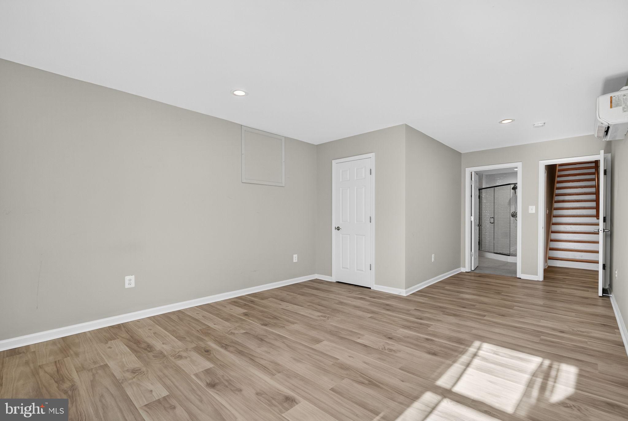 LORD FAIRFAX/MDLTWN GLEN - Residential