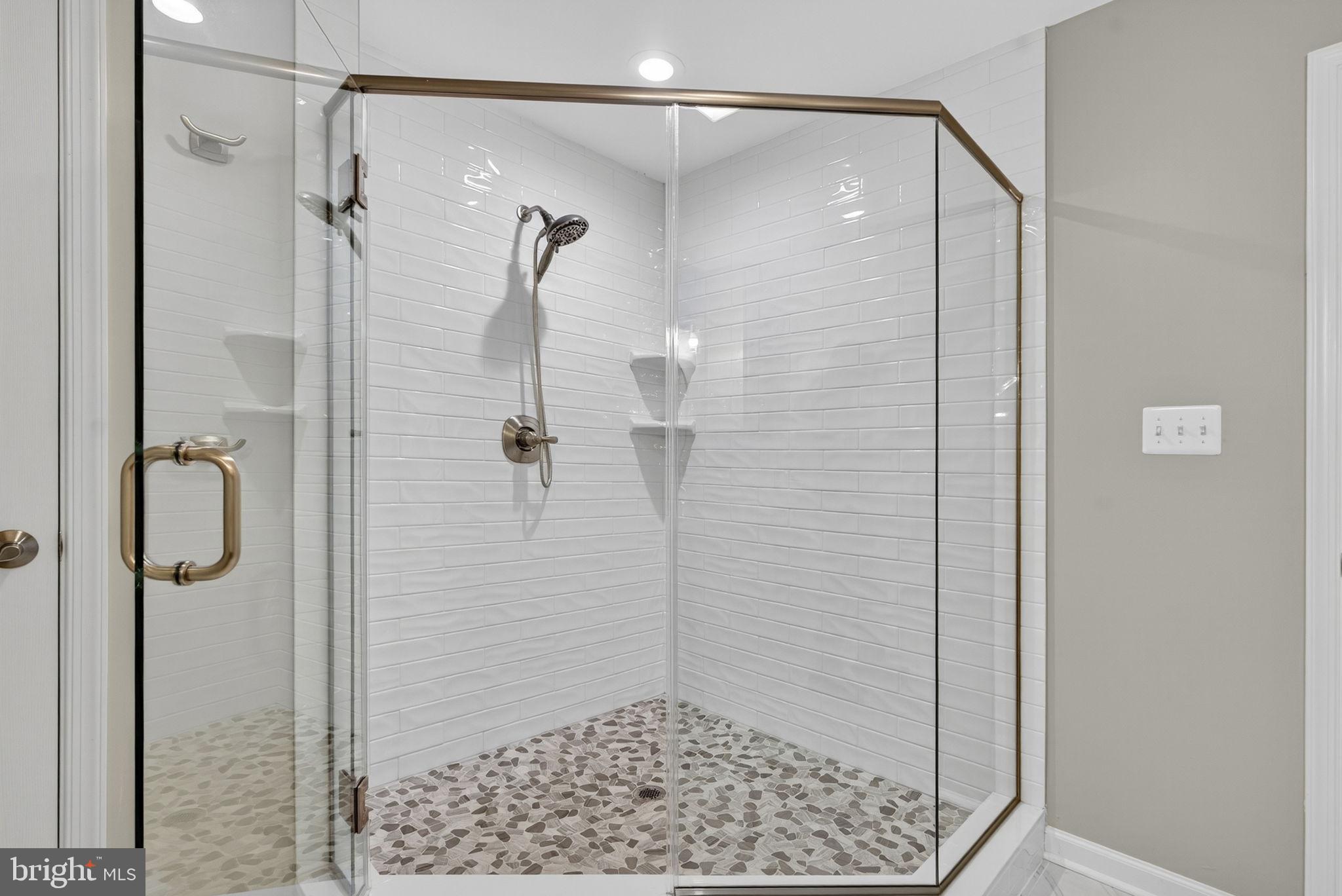 LORD FAIRFAX/MDLTWN GLEN - Residential