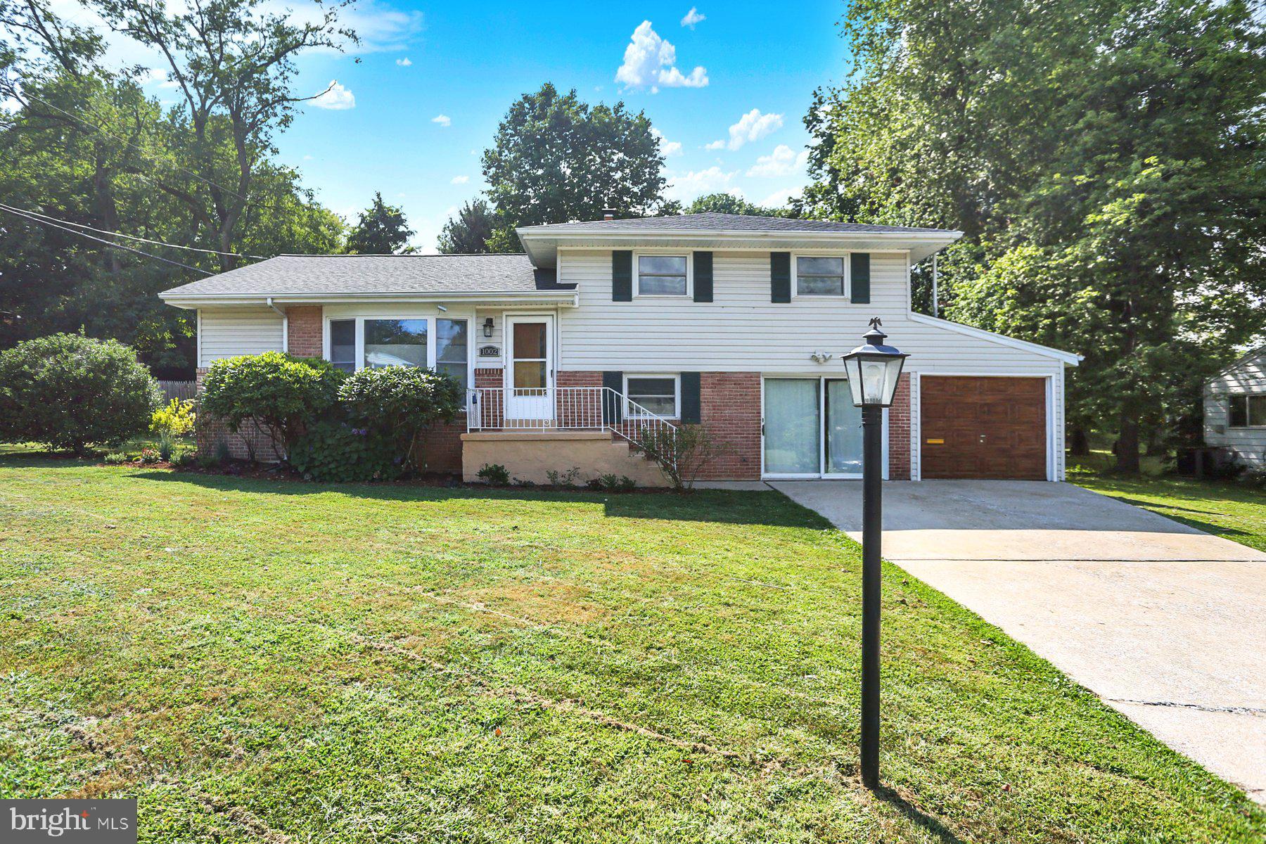 Welcome to this well maintain split level home in New Cumberland. The home features 3 bedrooms and 1.5 baths. Tucked in an established neighborhood, the property features a private fenced-in yard with a large deck that is perfect for relaxing or entertaining. The open floor plan for the living/dining room makes entertaining easy. The updated kitchen features new stainless appliances, backsplash and plenty of cabinets. The lower level offers additional living space for family gatherings or office space. The home boasts plenty of natural light, original hardwood floors in the bedrooms and new carpet in the living and dining area. With timeless mid-century character and modern updates, this home is ready for it new owners. Located near lots of dining, shopping, and within walking distance of a local park, the location is ideal!
******OPEN HOUSE, AUGUST 21ST. 5-7PM.******