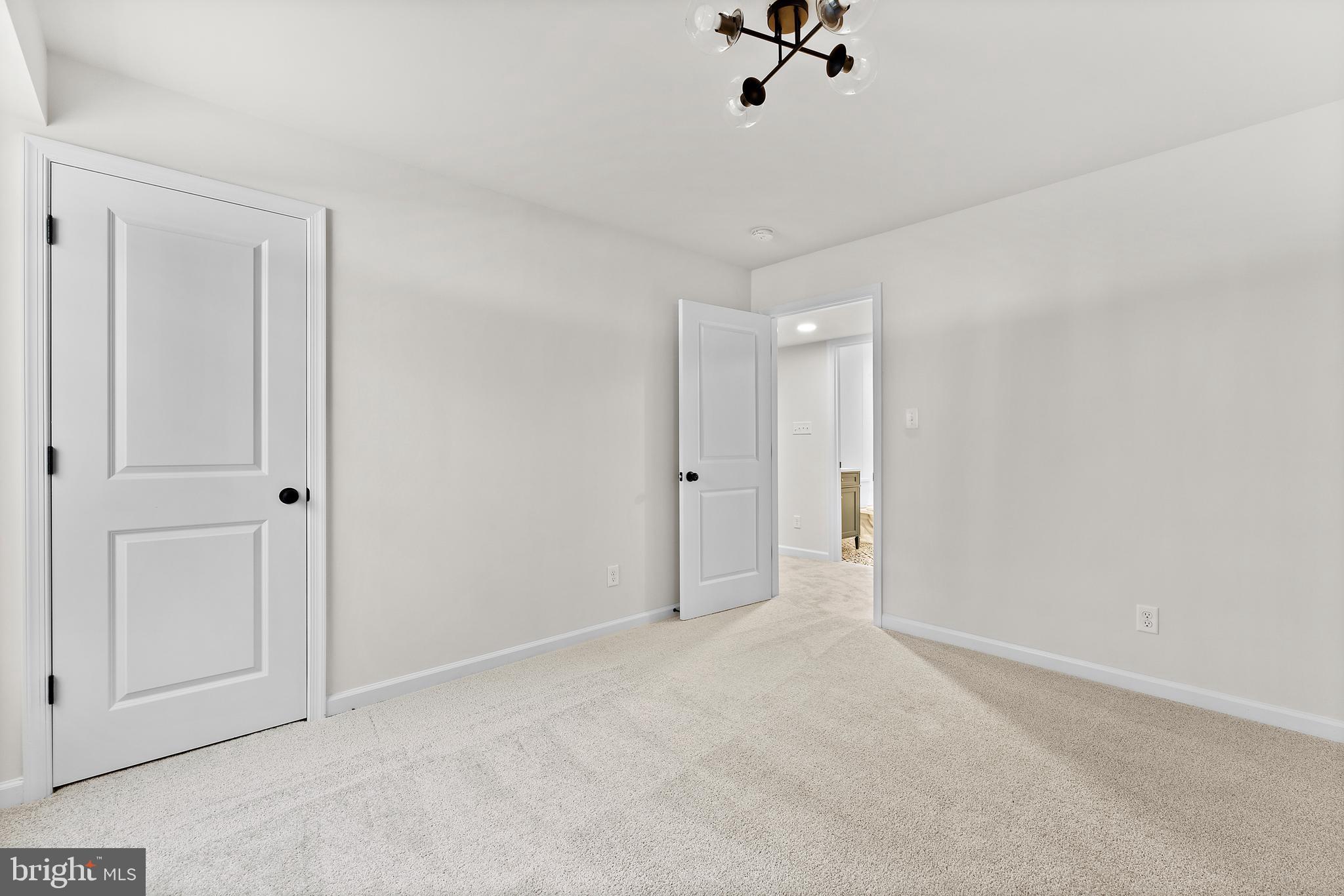 LAKE CAROLINE - Residential