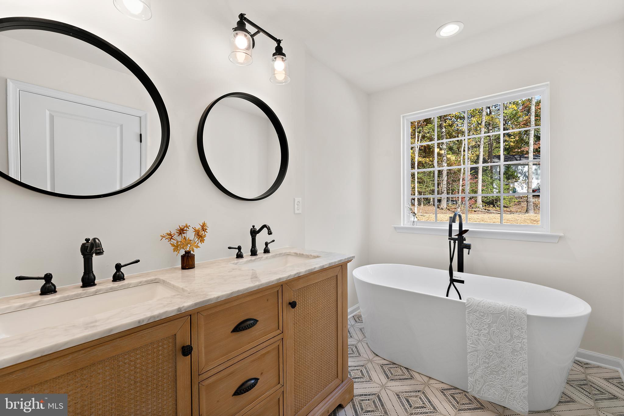 LAKE CAROLINE - Residential