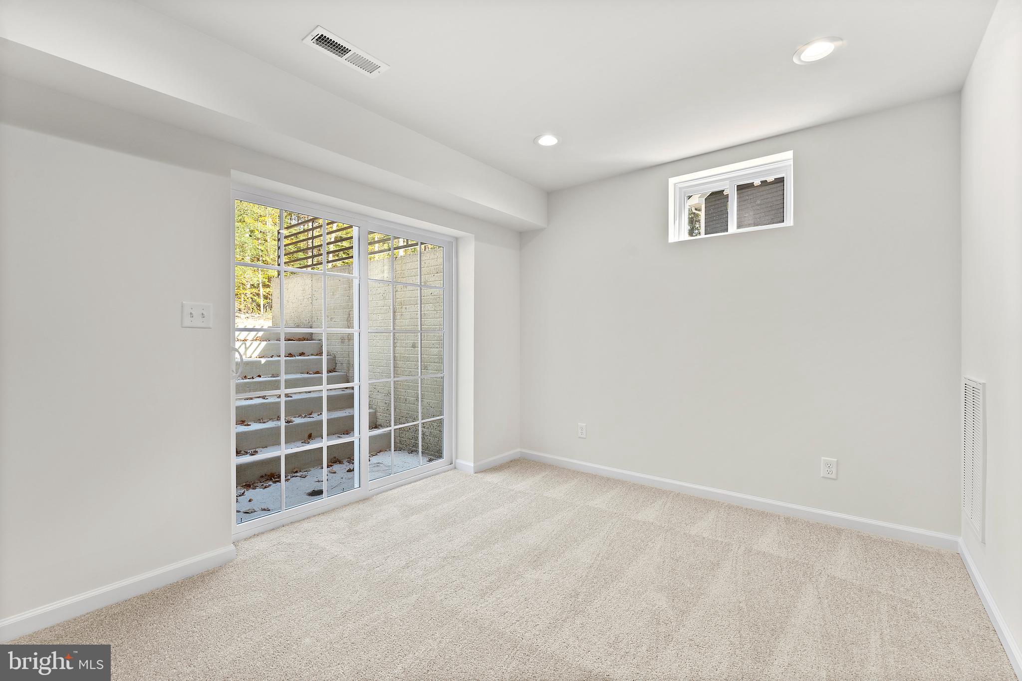 LAKE CAROLINE - Residential