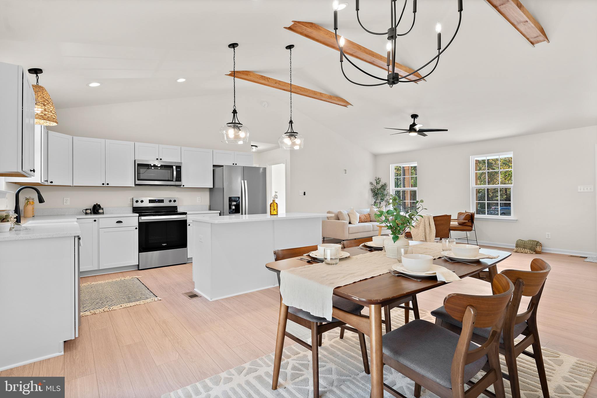 LAKE CAROLINE - Residential