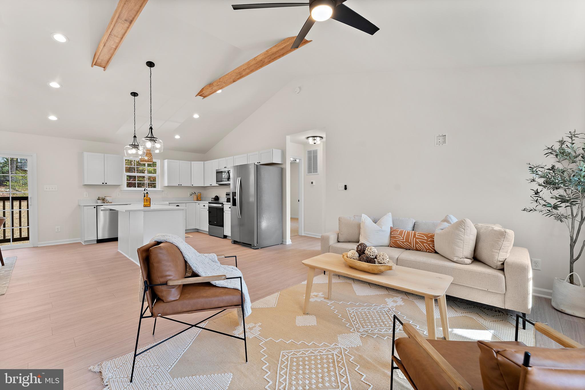 LAKE CAROLINE - Residential