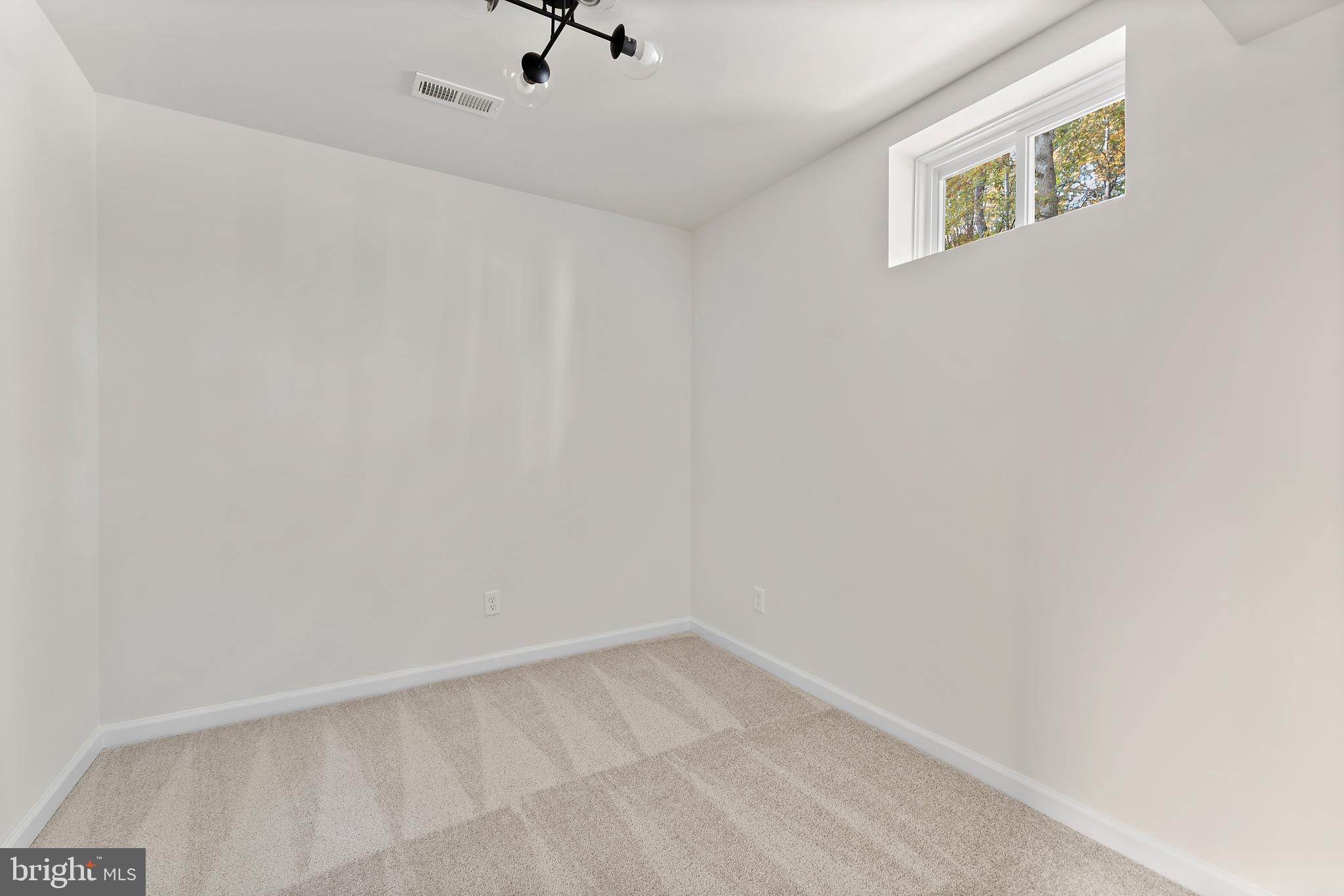 LAKE CAROLINE - Residential