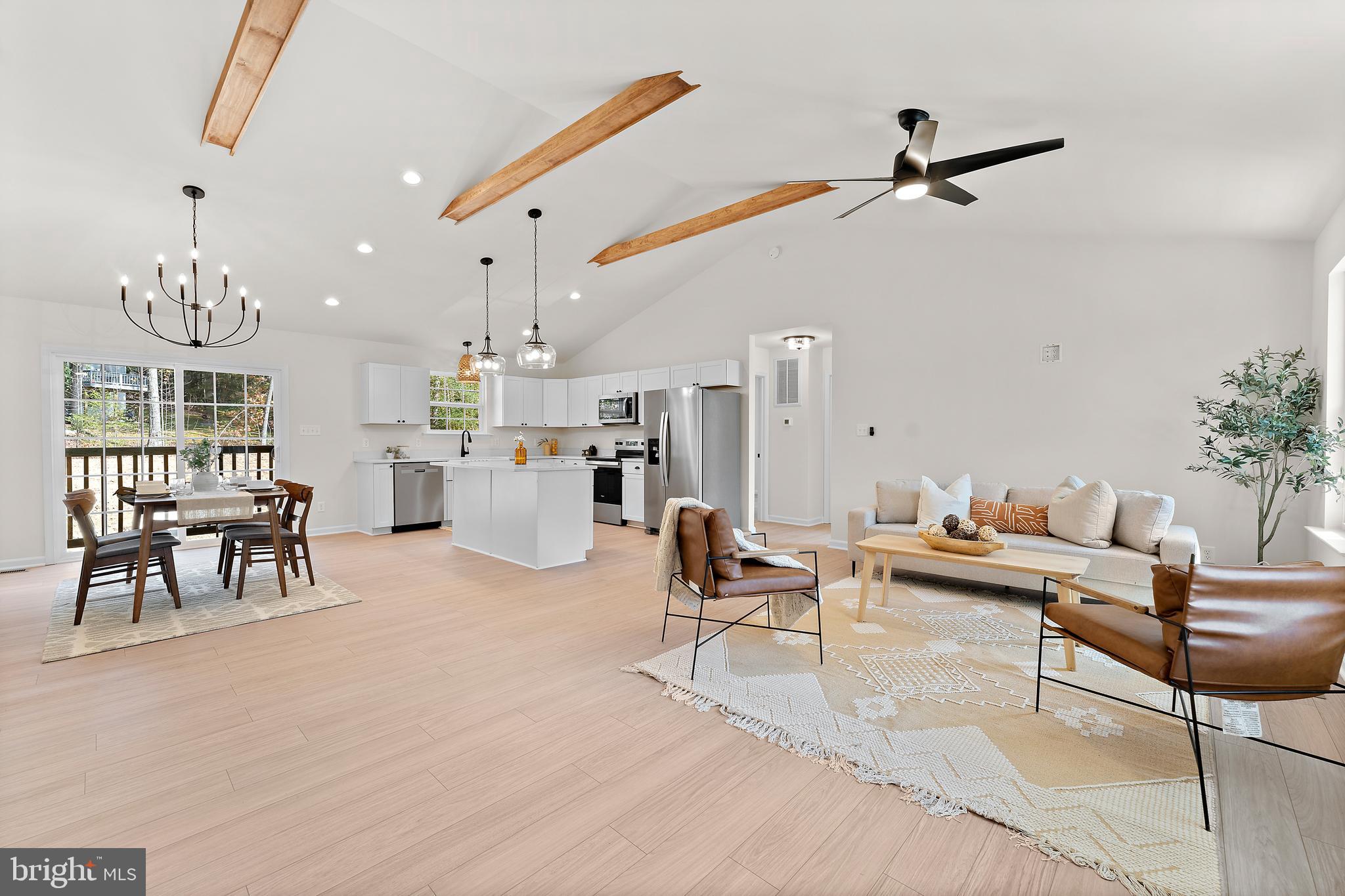 LAKE CAROLINE - Residential