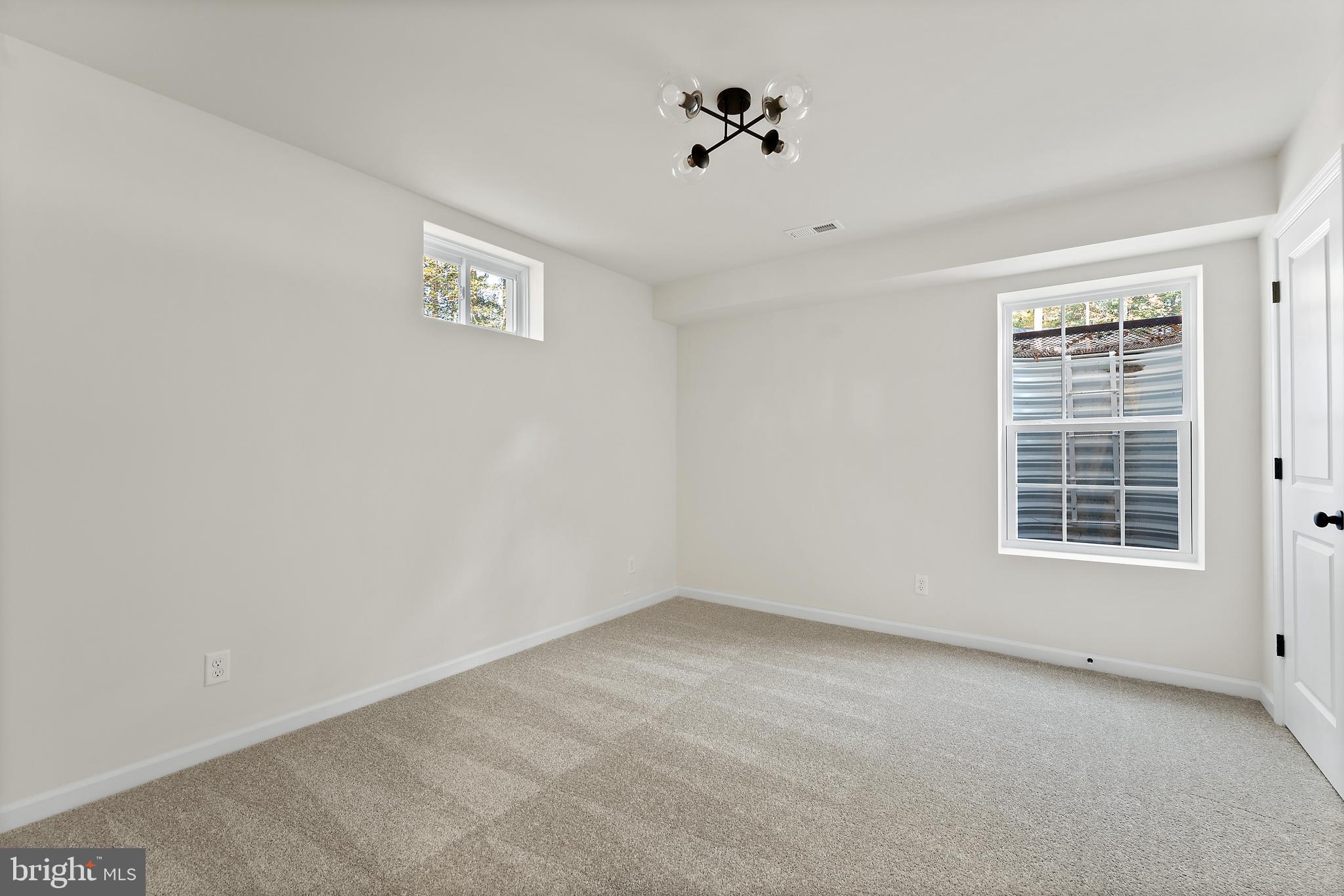 LAKE CAROLINE - Residential