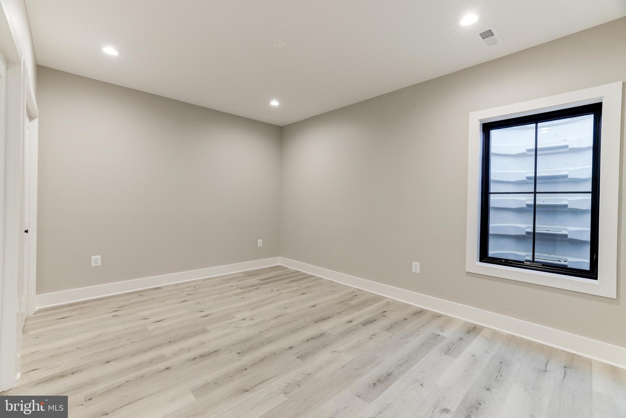 POPLAR HEIGHTS - Residential