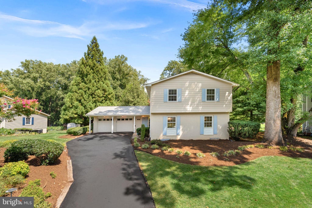 Photo of 3241 Betsy Lane, OAK HILL, VA 20171 (MLS # VAFX2337848)