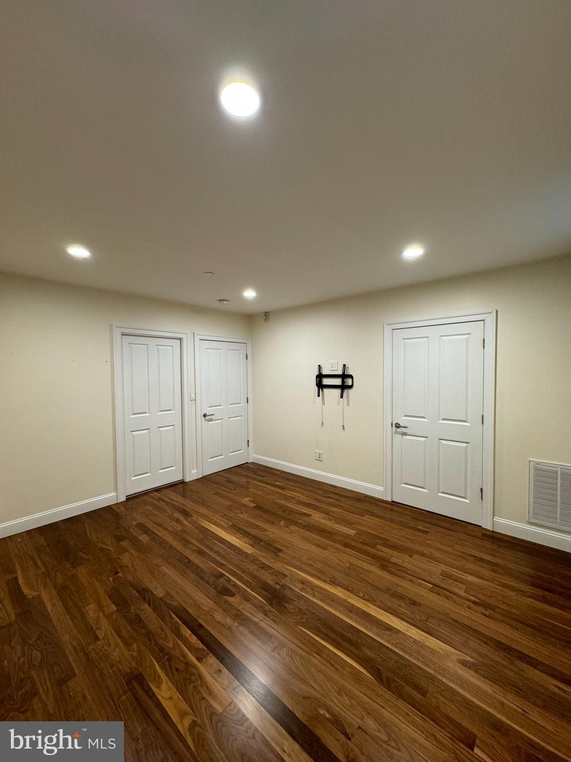 MOUNT VERNON PLACE HISTORIC DISTRICT - Residential Lease