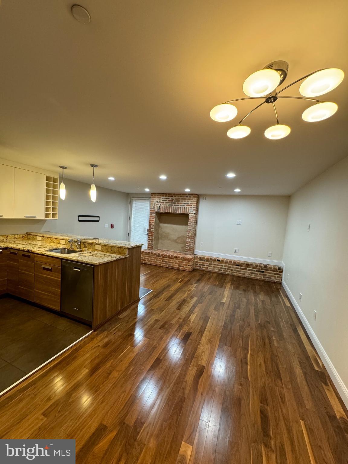 MOUNT VERNON PLACE HISTORIC DISTRICT - Residential Lease