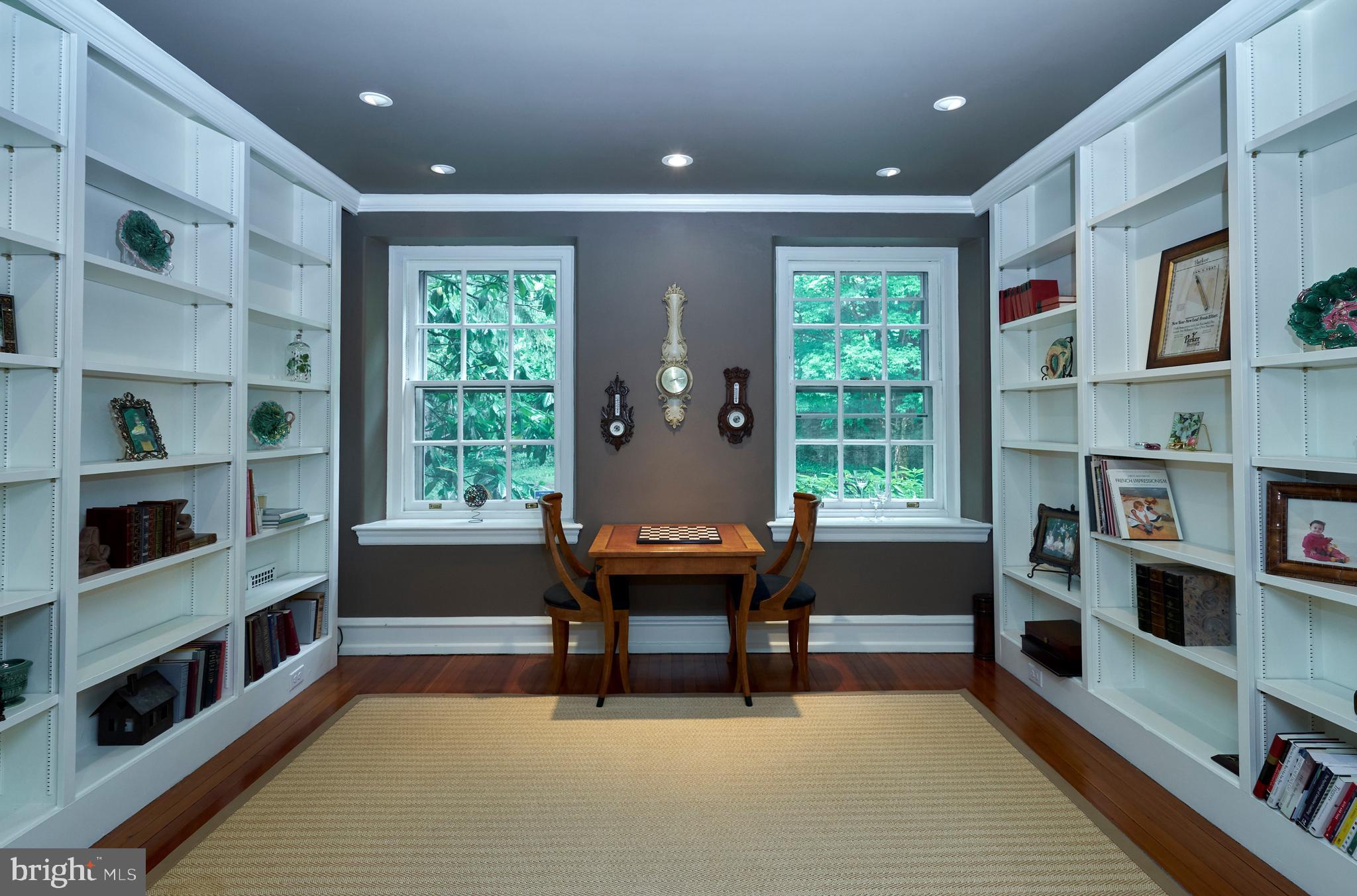 CHESTNUT HILL - Residential