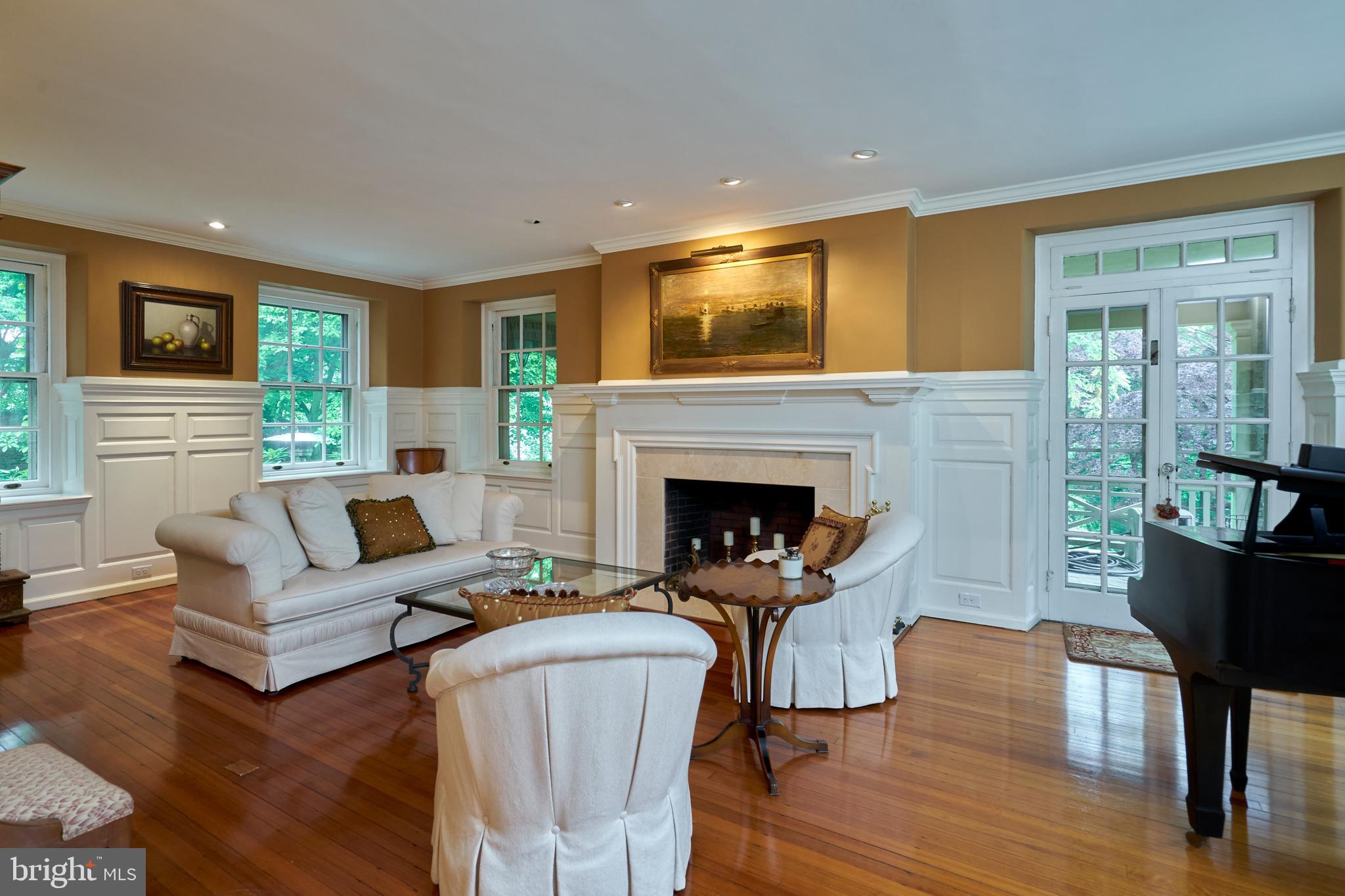 CHESTNUT HILL - Residential