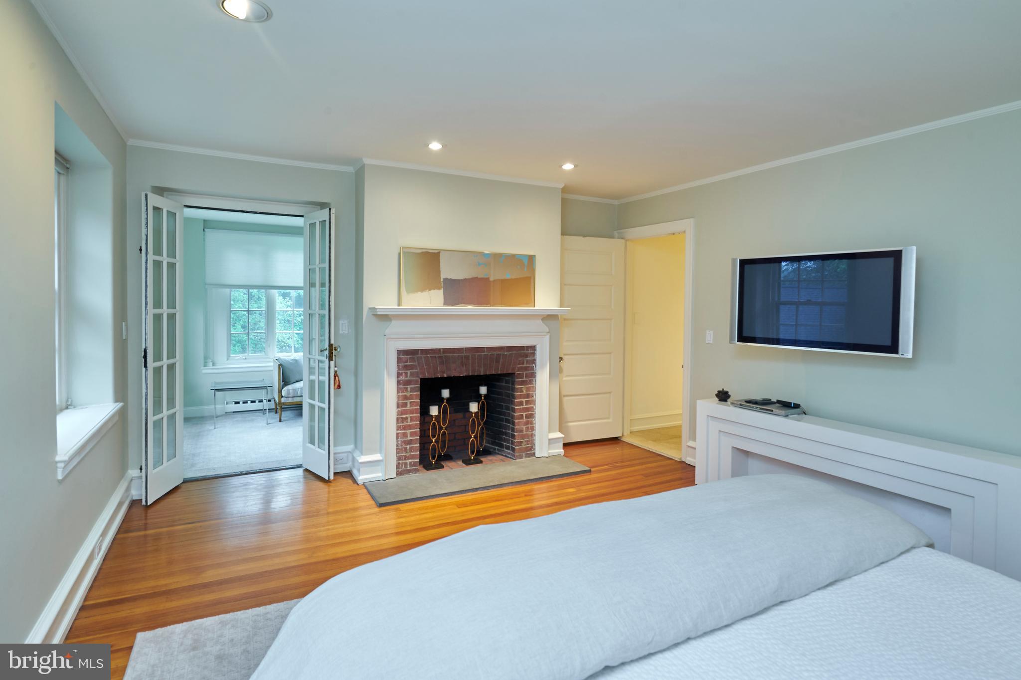 CHESTNUT HILL - Residential