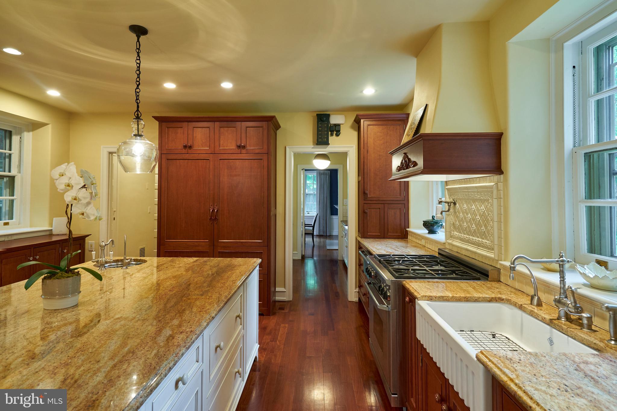 CHESTNUT HILL - Residential