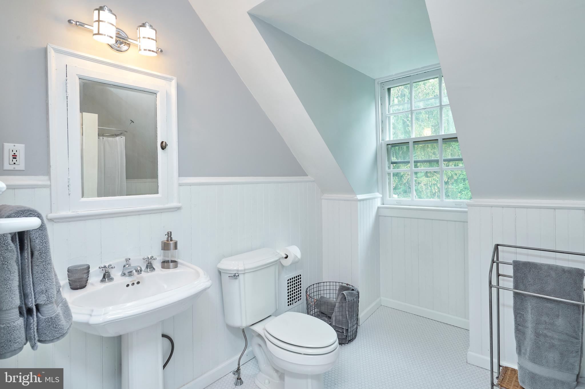 CHESTNUT HILL - Residential