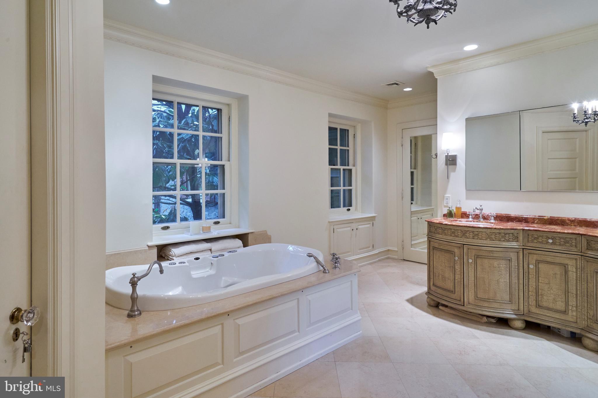 CHESTNUT HILL - Residential