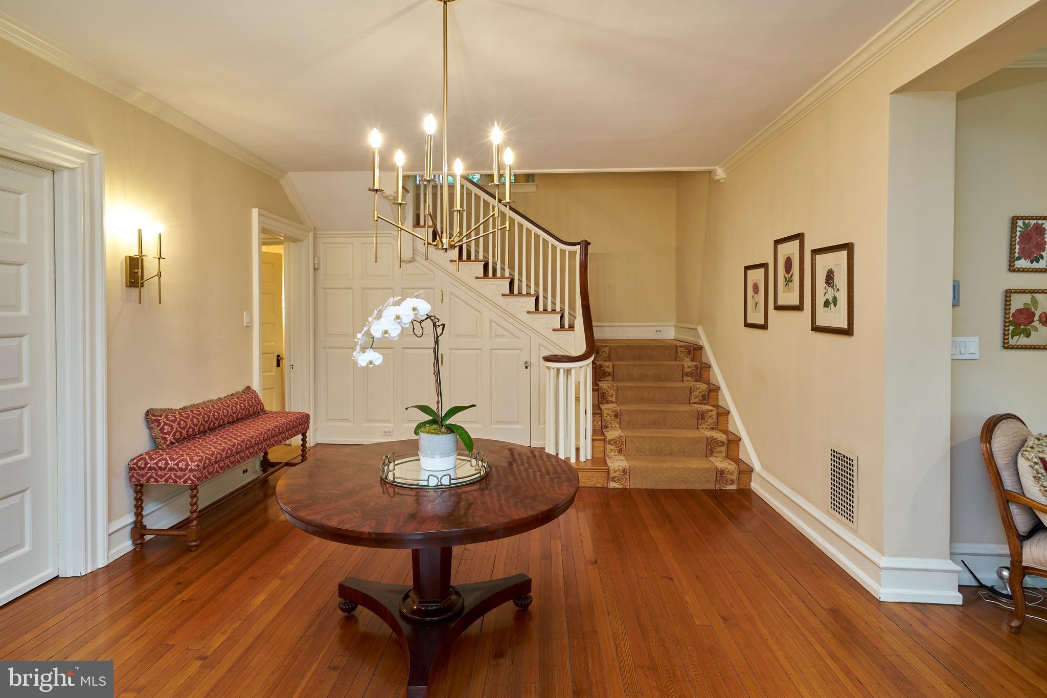 CHESTNUT HILL - Residential