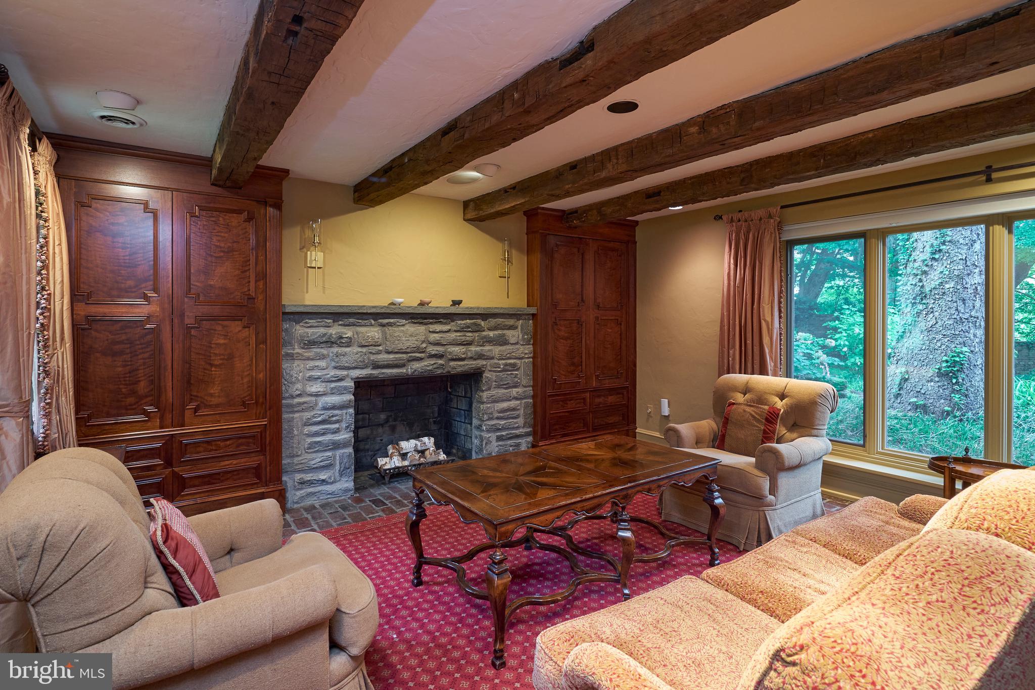 CHESTNUT HILL - Residential