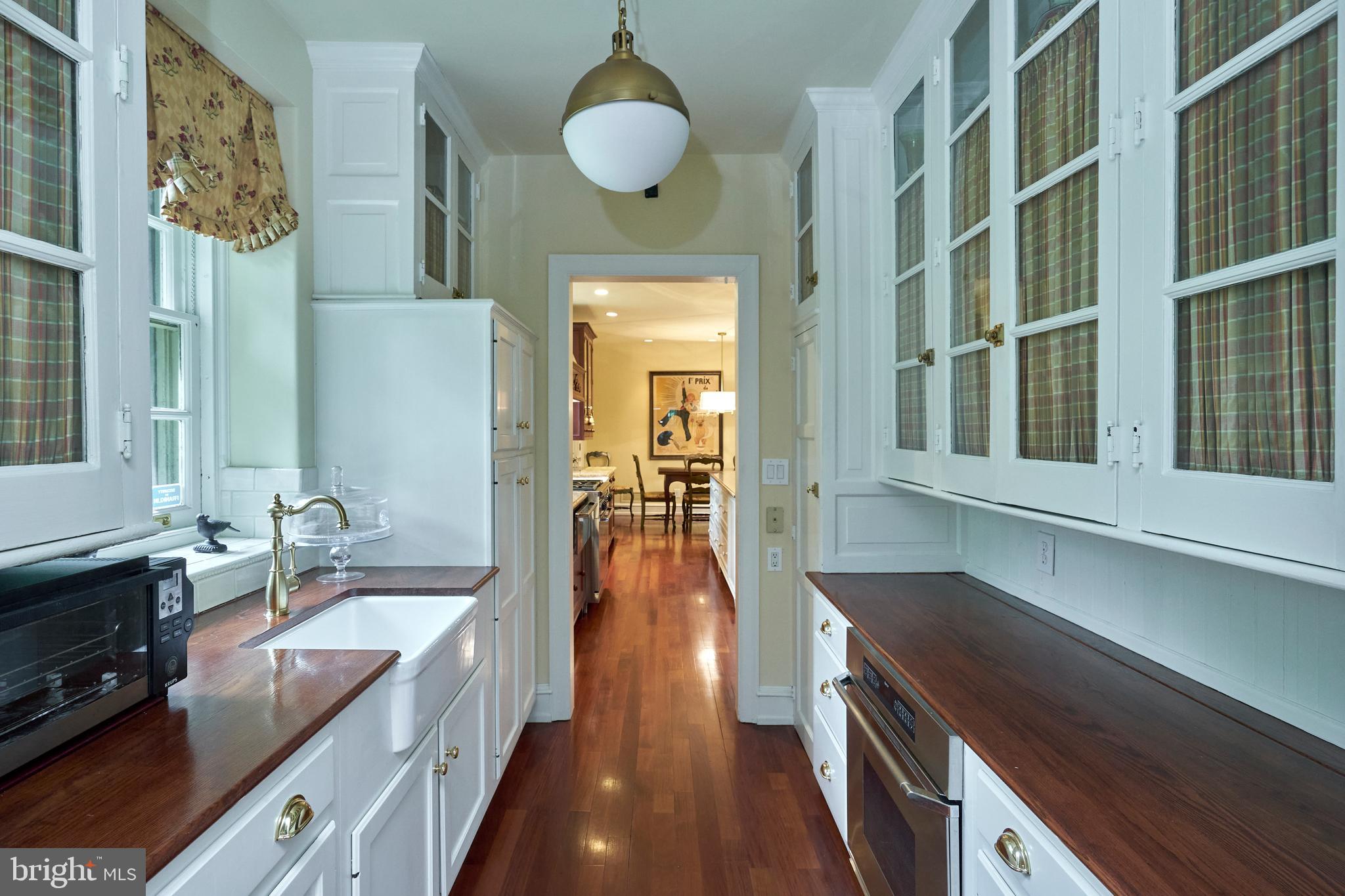 CHESTNUT HILL - Residential