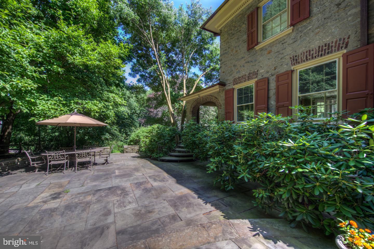 CHESTNUT HILL - Residential