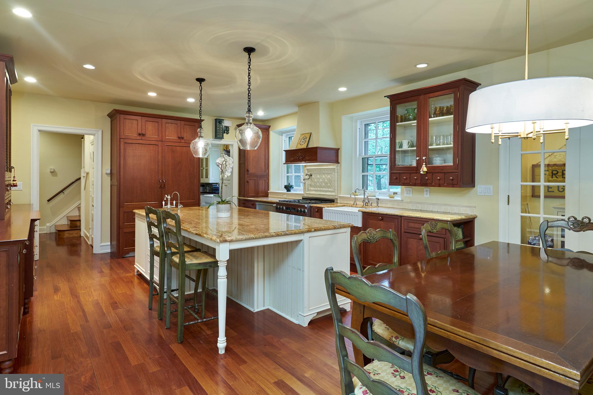 CHESTNUT HILL - Residential