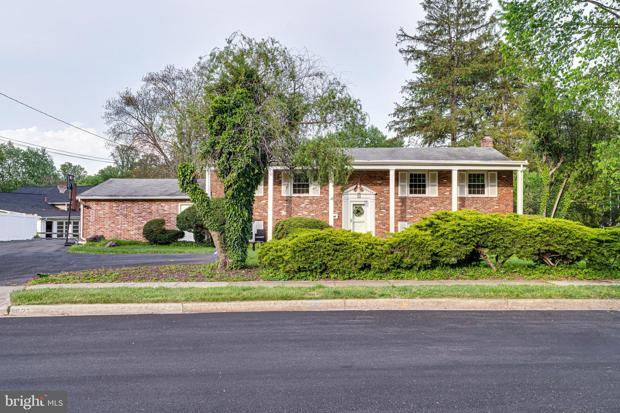 WESTBURY HEIGHTS - Residential