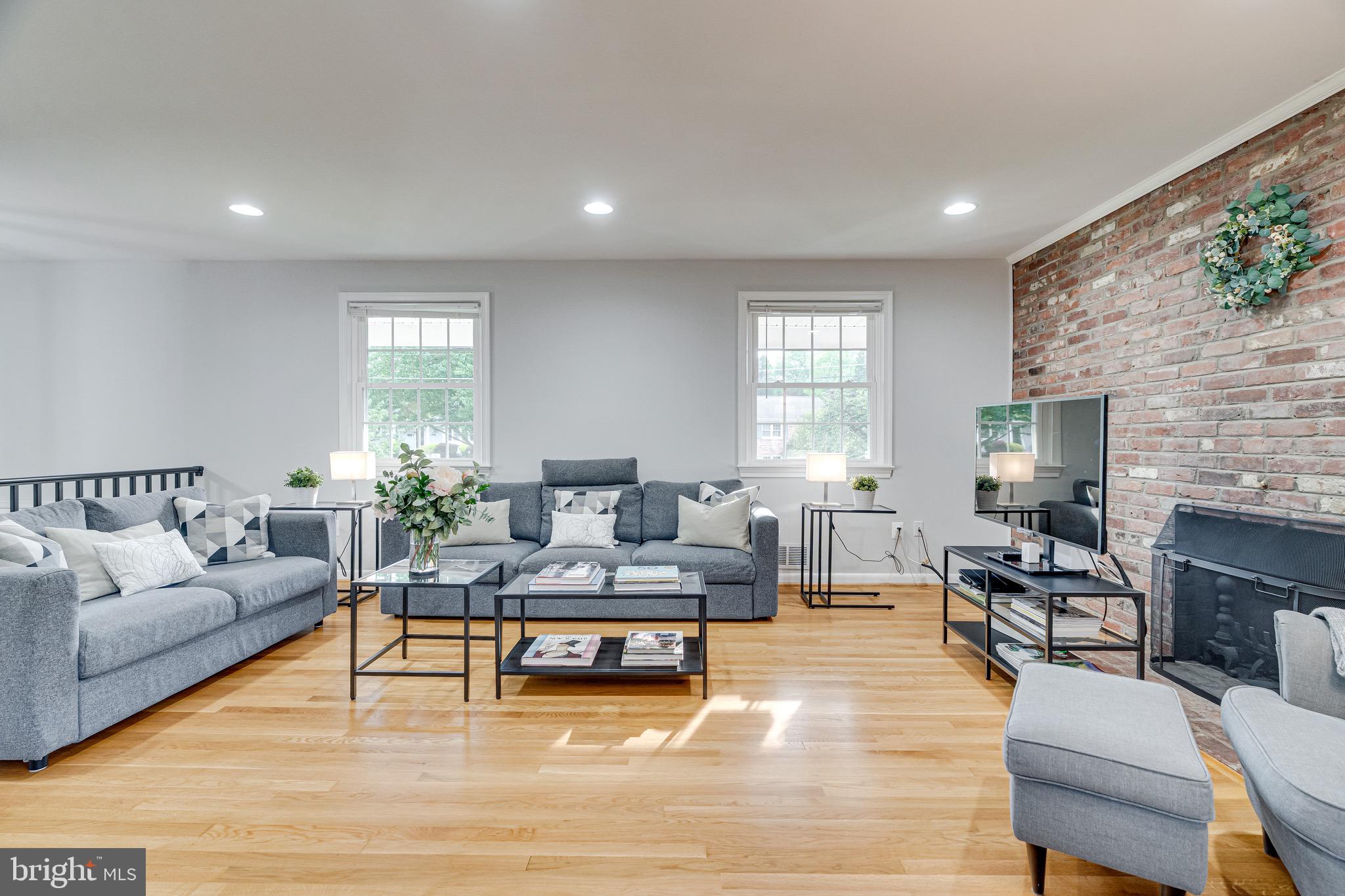 WESTBURY HEIGHTS - Residential