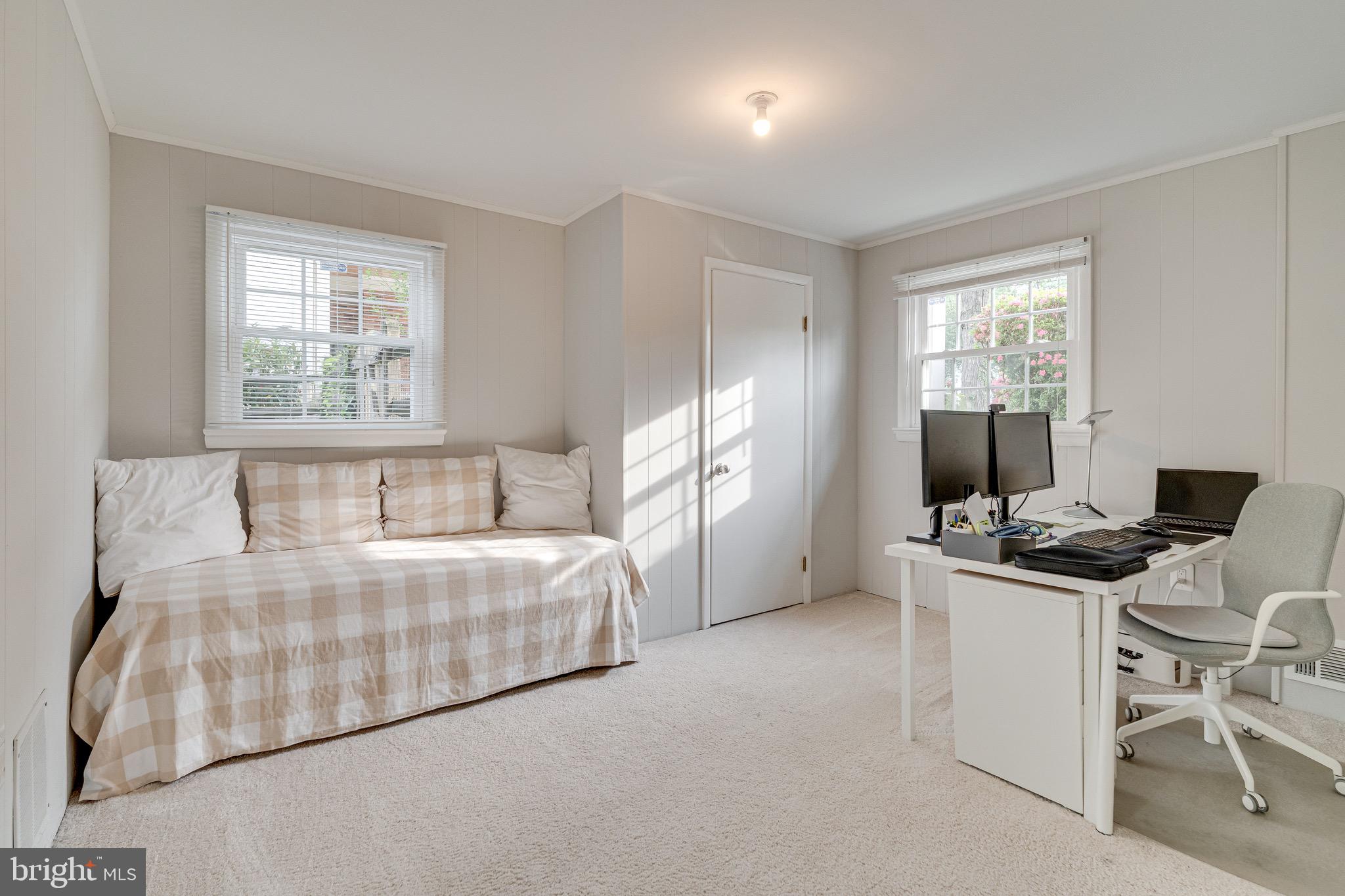 WESTBURY HEIGHTS - Residential