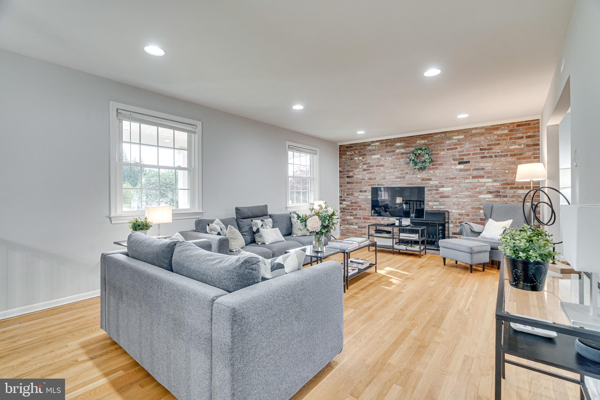 WESTBURY HEIGHTS - Residential