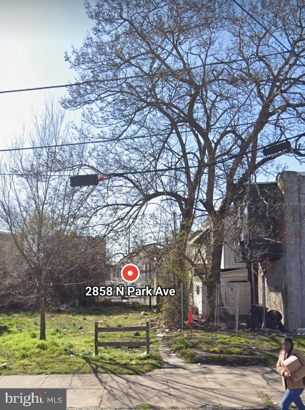 Vacant RM1building lot being sold cash as is. 10% deposit and proof of funds required. Buyer responsible for City resale certificate. Drive by to show.