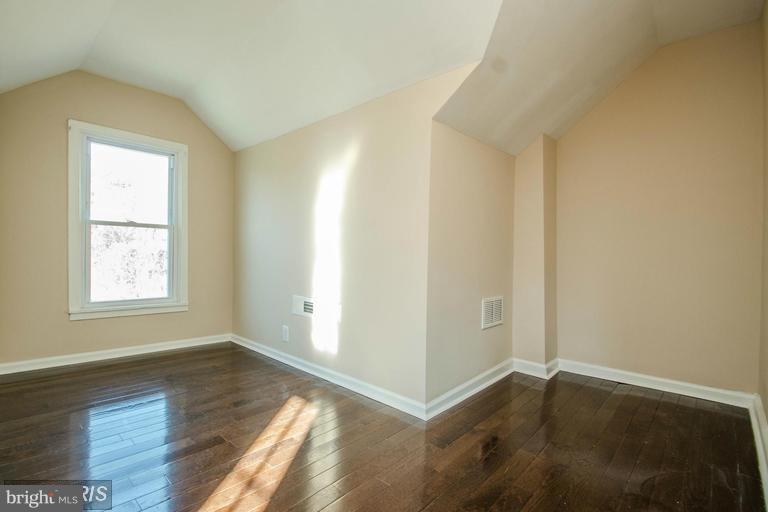 MOUNT WASHINGTON - Residential Lease