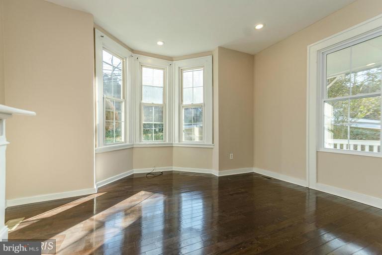 MOUNT WASHINGTON - Residential Lease