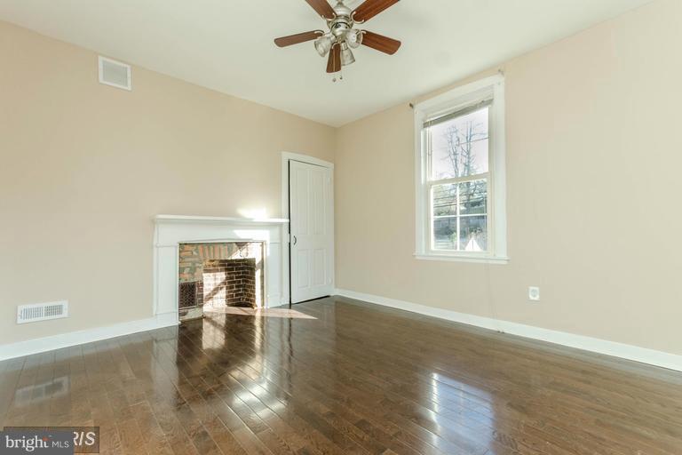 MOUNT WASHINGTON - Residential Lease