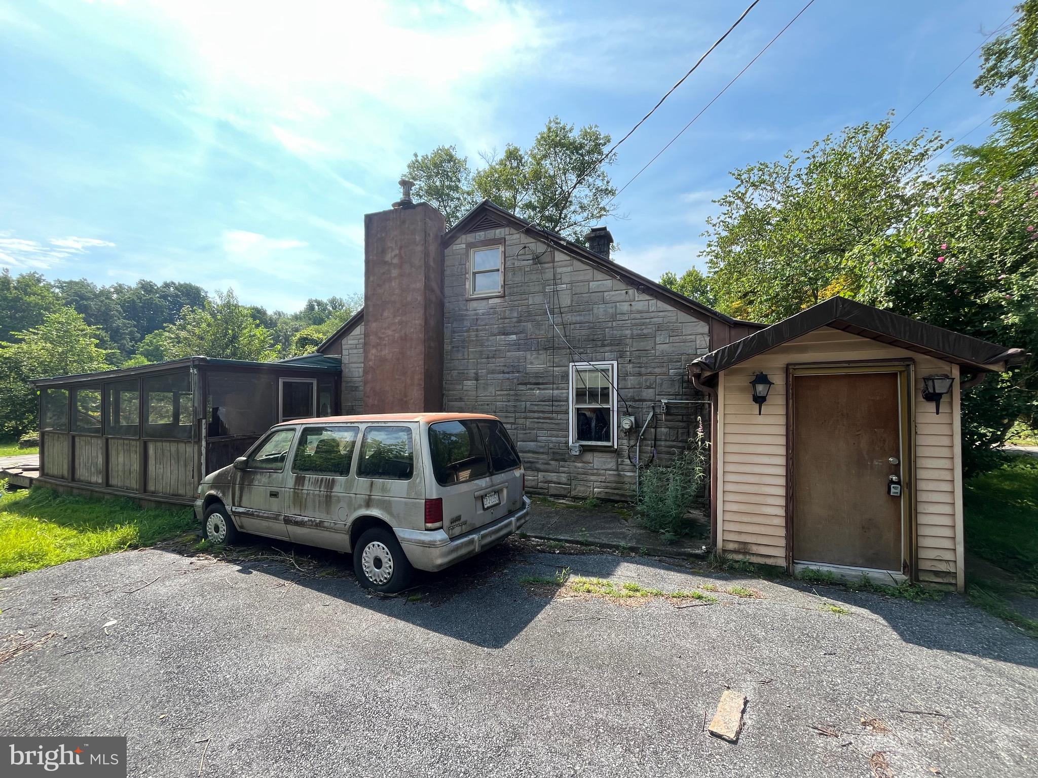 876 CARDINAL LANE