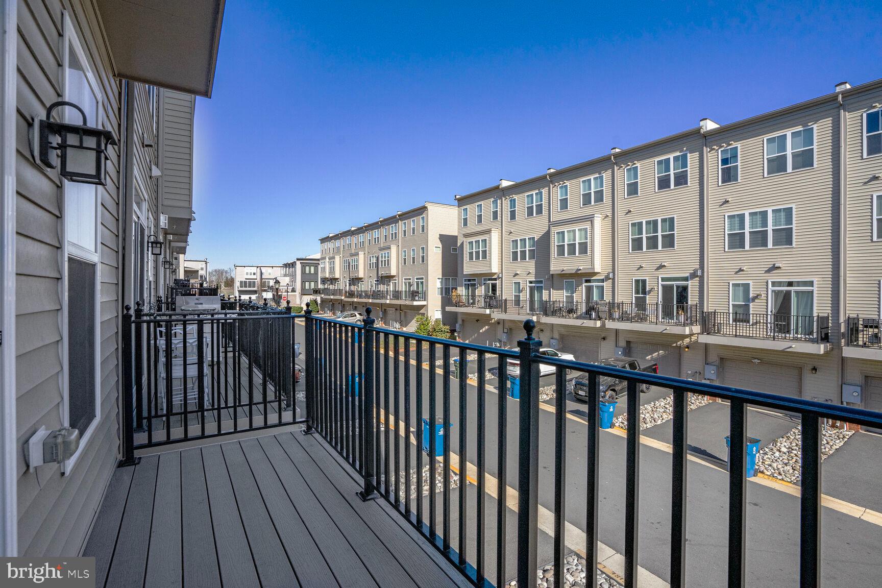 23020 LAVALLETTE SQUARE