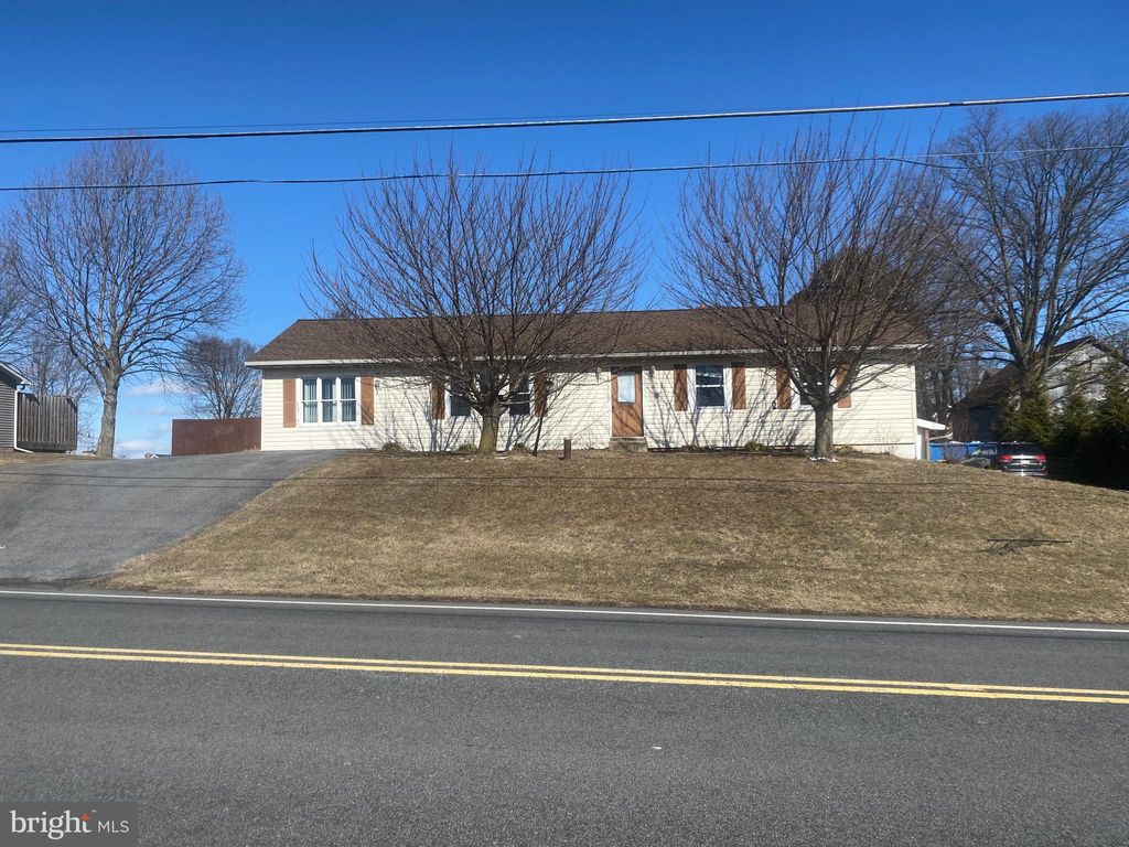 Photo of 1155 E Newport Road, LITITZ, PA 17543 (MLS # PALA2064346)