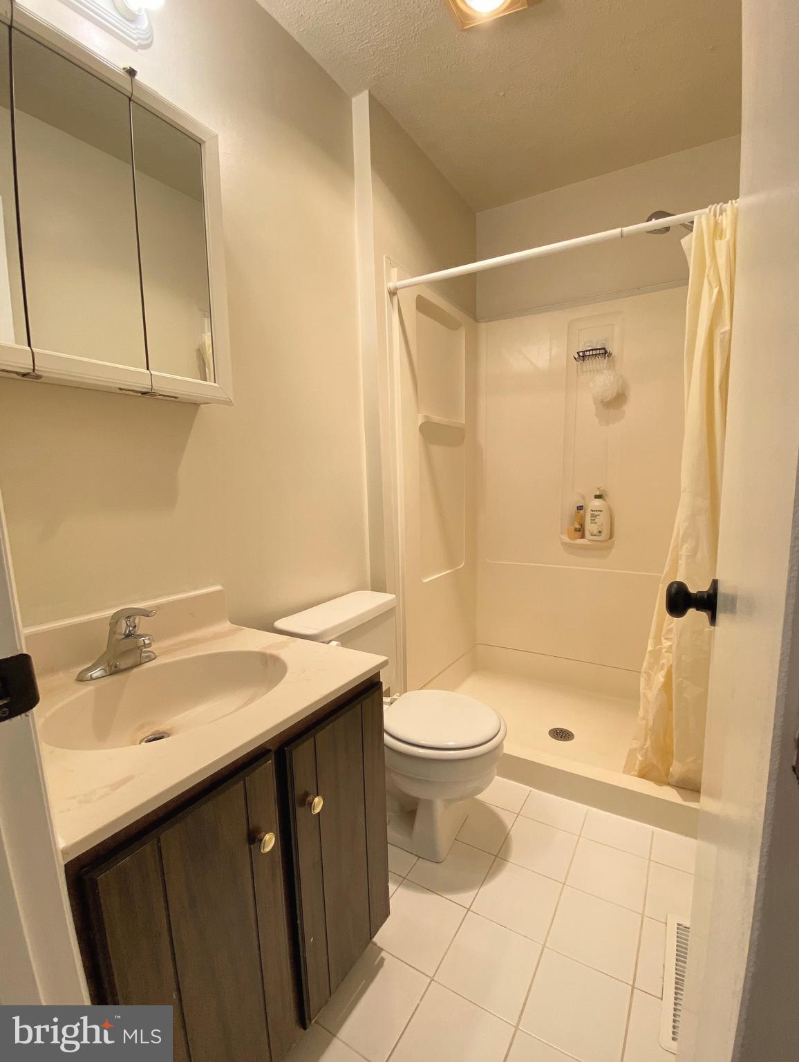 MAGOTHY ESTATES - Residential Lease