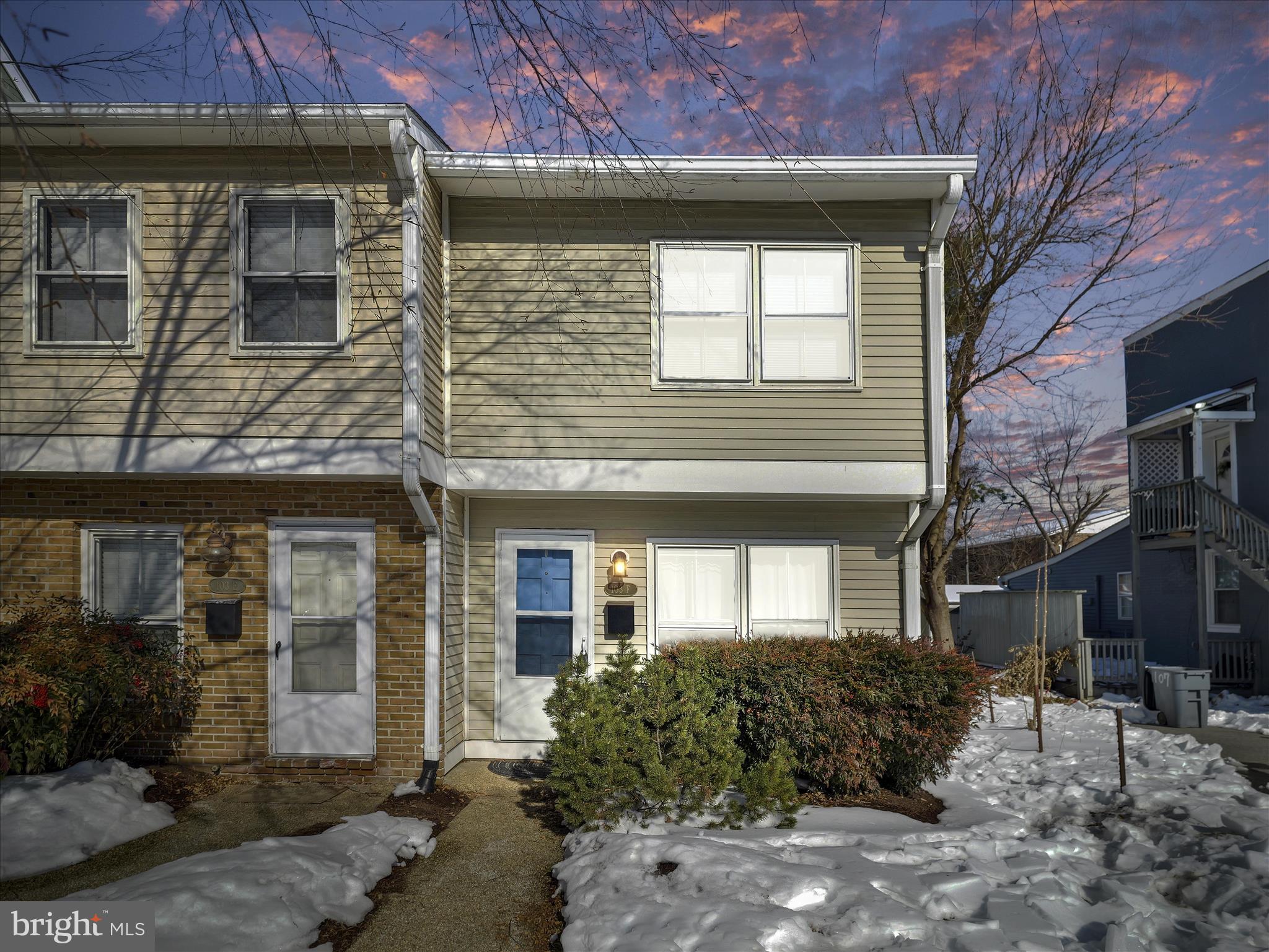 8TH STREET MEWS - Residential