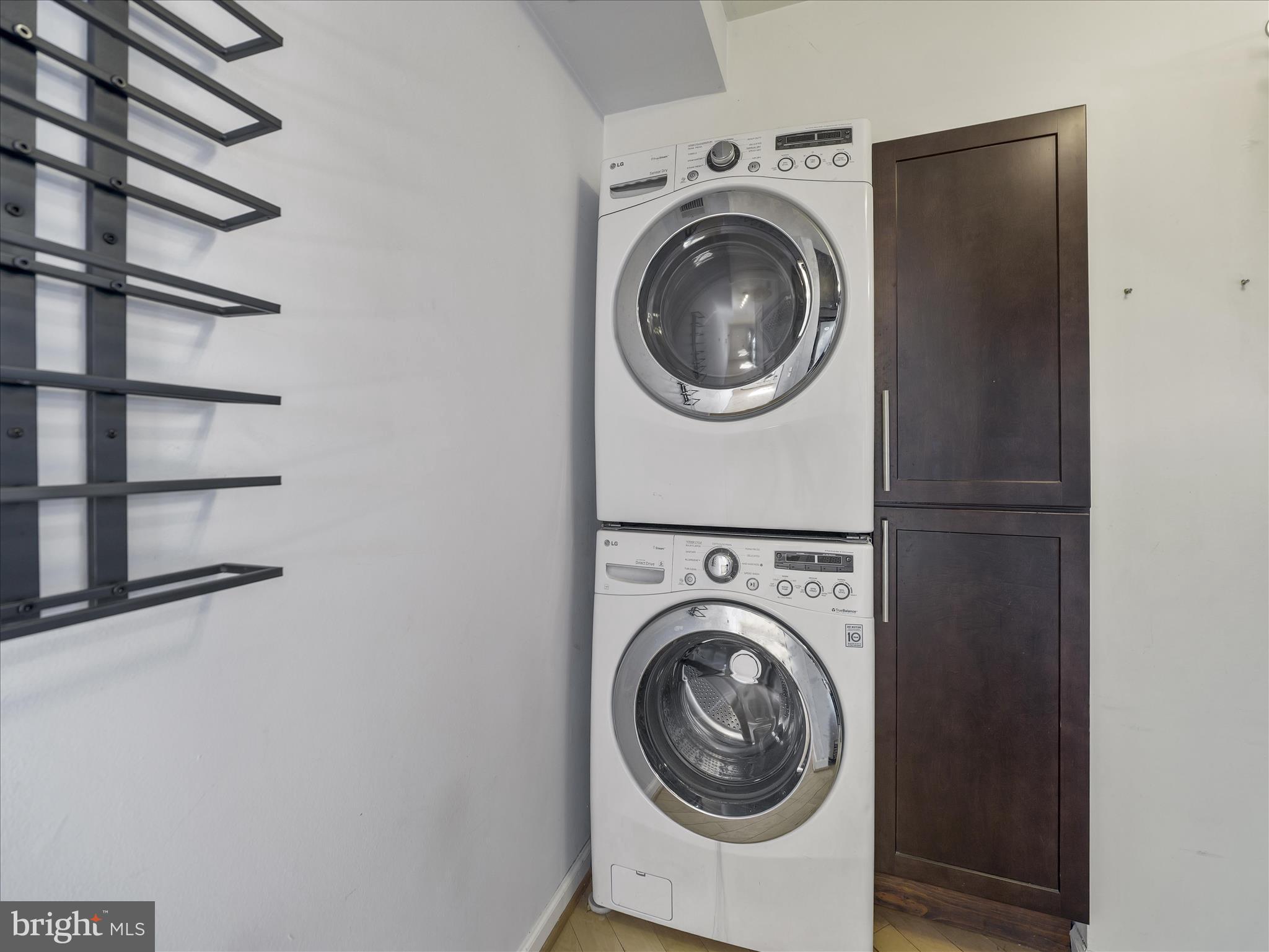 8TH STREET MEWS - Residential