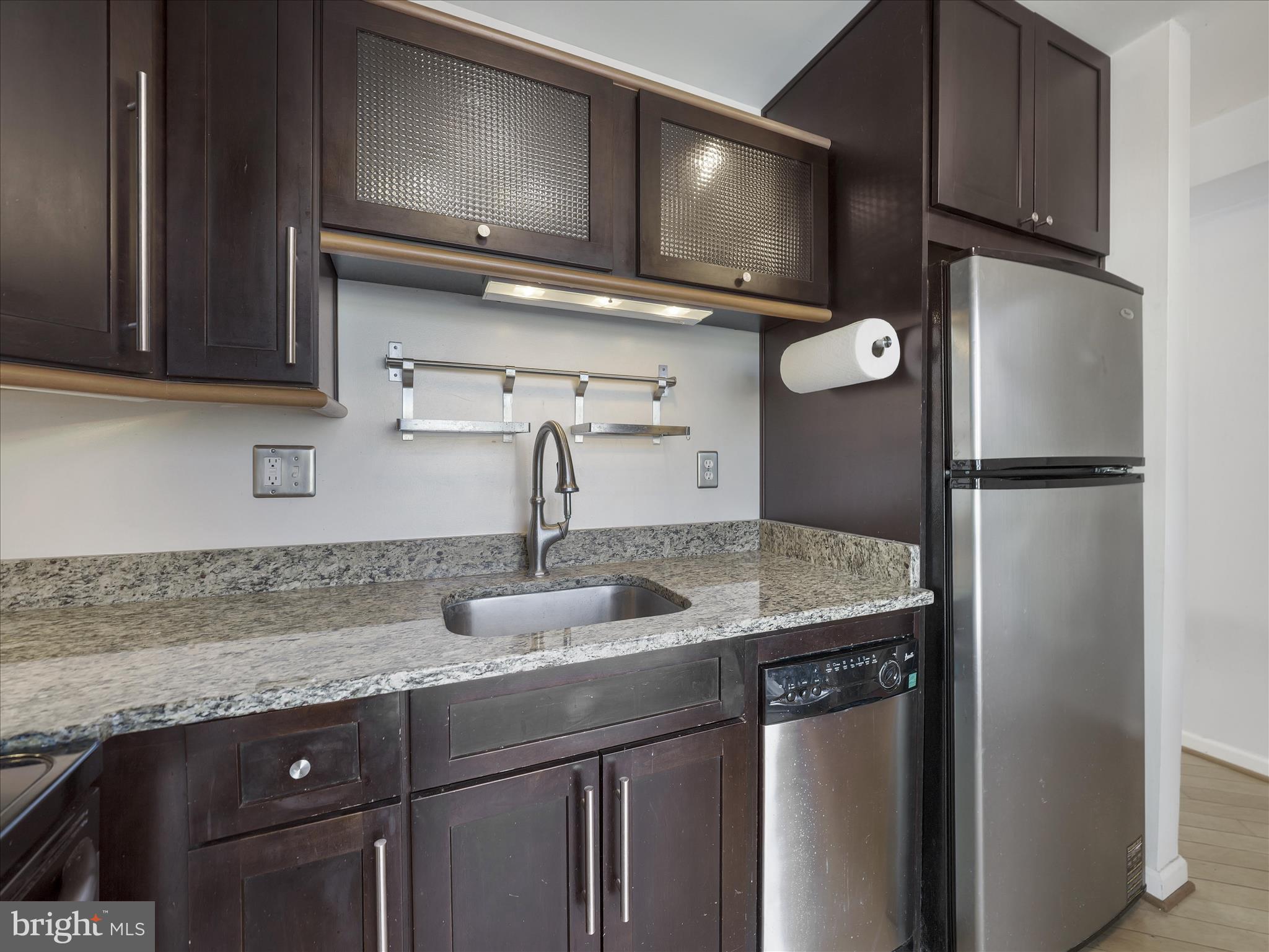 8TH STREET MEWS - Residential