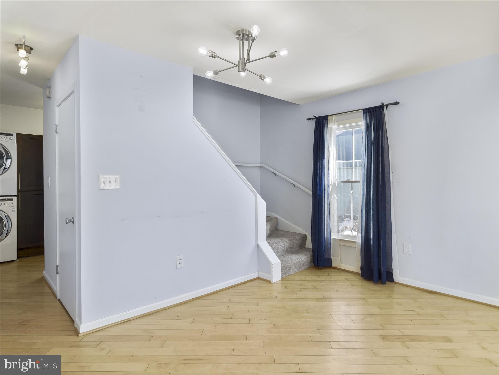 8TH STREET MEWS - Residential