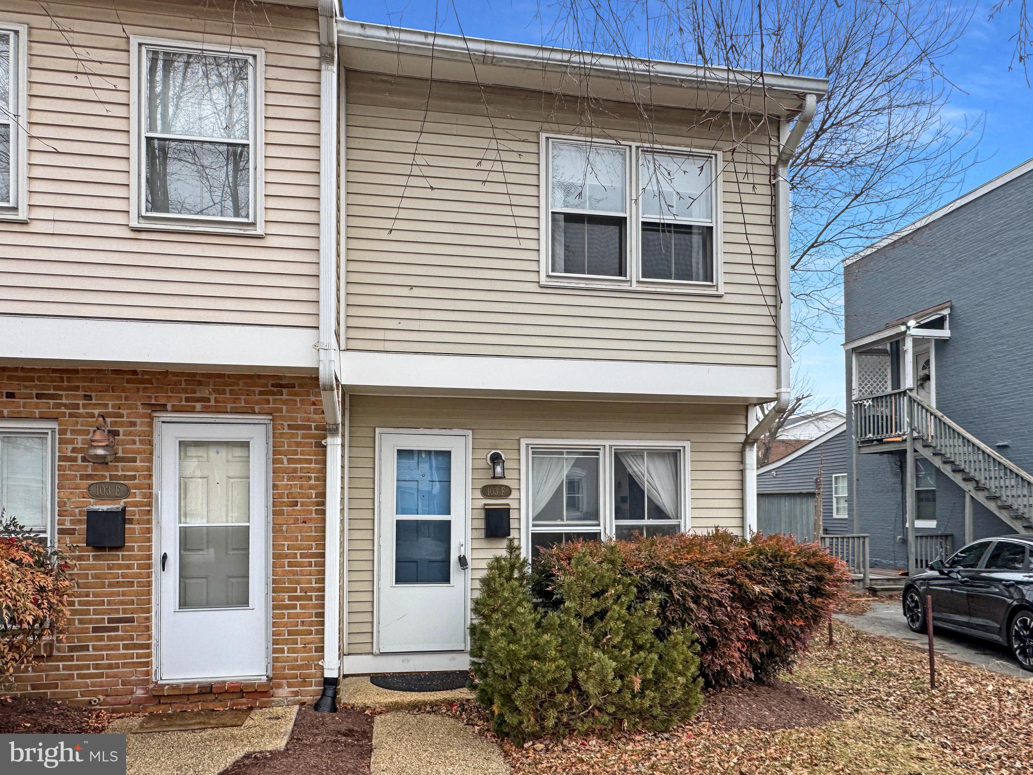 8TH STREET MEWS - Residential