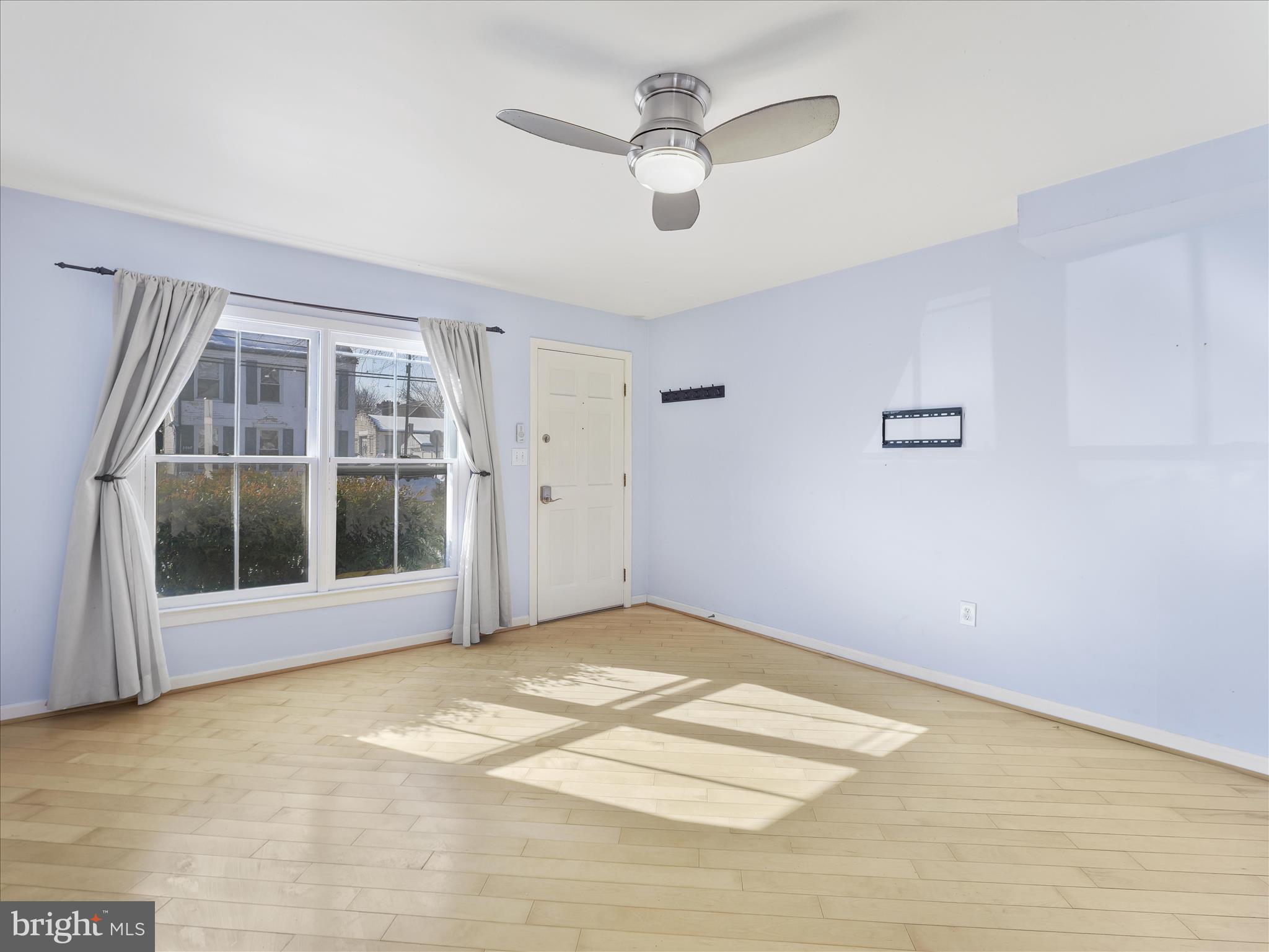 8TH STREET MEWS - Residential