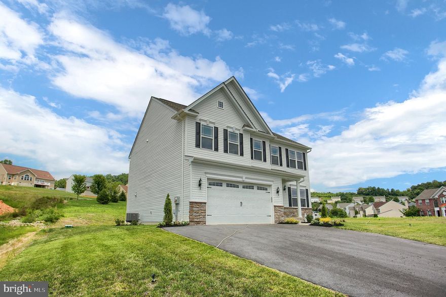 QUICK MOVE IN!!! READY FOR IMMEDIAT OCCUPANCY!!!
As you walk into the Hamilton there is a Choice Room that's open to the foyer. Use this space as a formal living room or playroom for the kids. Down the hall is the Great Room. Add an optional fireplace to make an inviting space to gather with the whole family. The Great Room opens up to a classically designed Kitchen. A small Mudroom at the entry to the Garage rounds out this flexible first floor. Following the stairs, to the second floor, you find the Owner's Suite and three additional Bedrooms, all with ample closet space, plus a Laundry Room, centrally located at the end of the hallway for convenience and ease. The Owner's Suite with a spacious bedroom offers a walk-in closet brimming with storage space. Designed to be a private haven, the Owner's Bedroom has an ensuite bath with available options of a Super Bath, with soaking tub and shower, or Venetian-style, with a large glass-enclosed shower with seat. Take the Hamilton design even further with a variety of options, extensions, and upgrades to personalize this dream home.