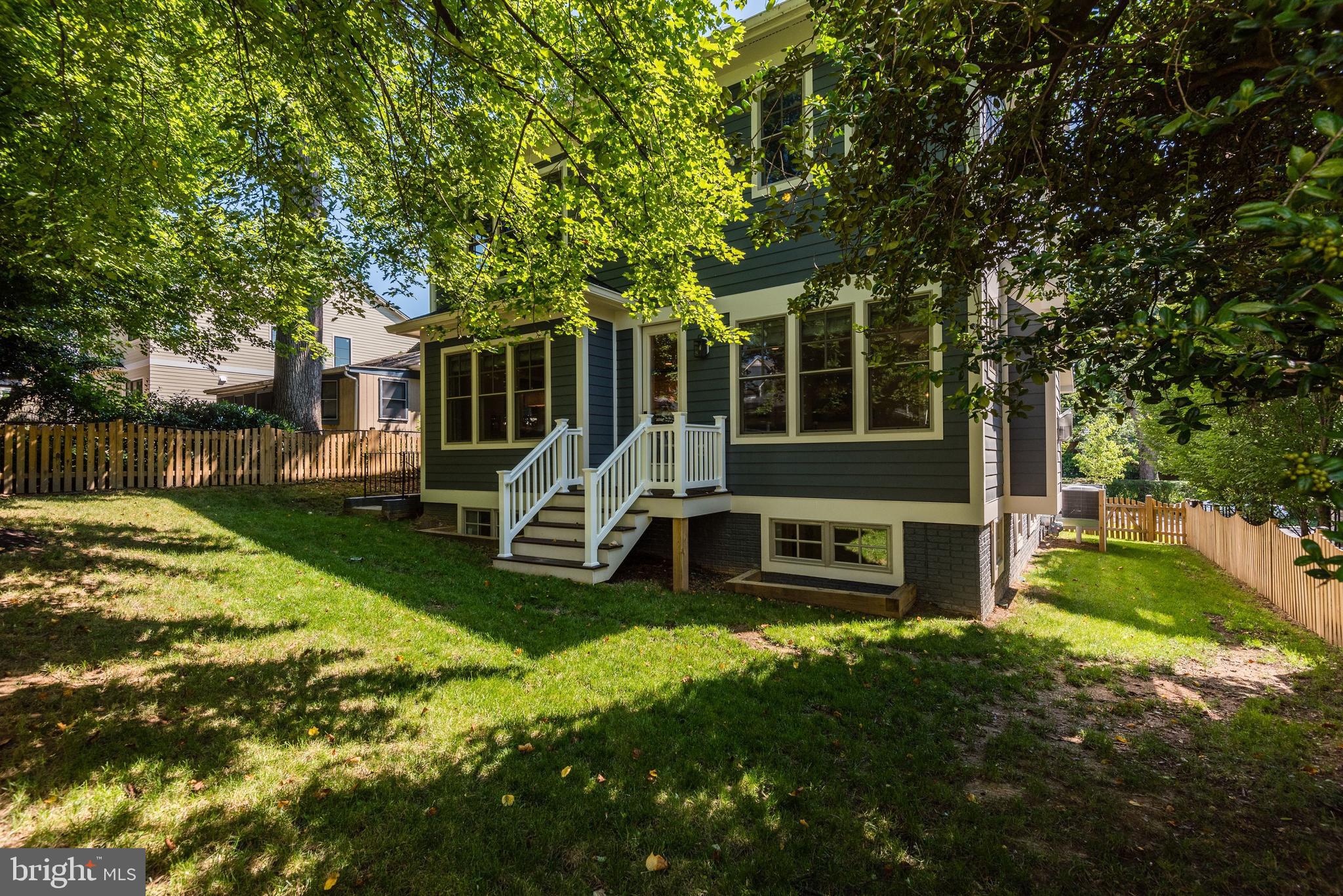 LEE LEXINGTON - Residential