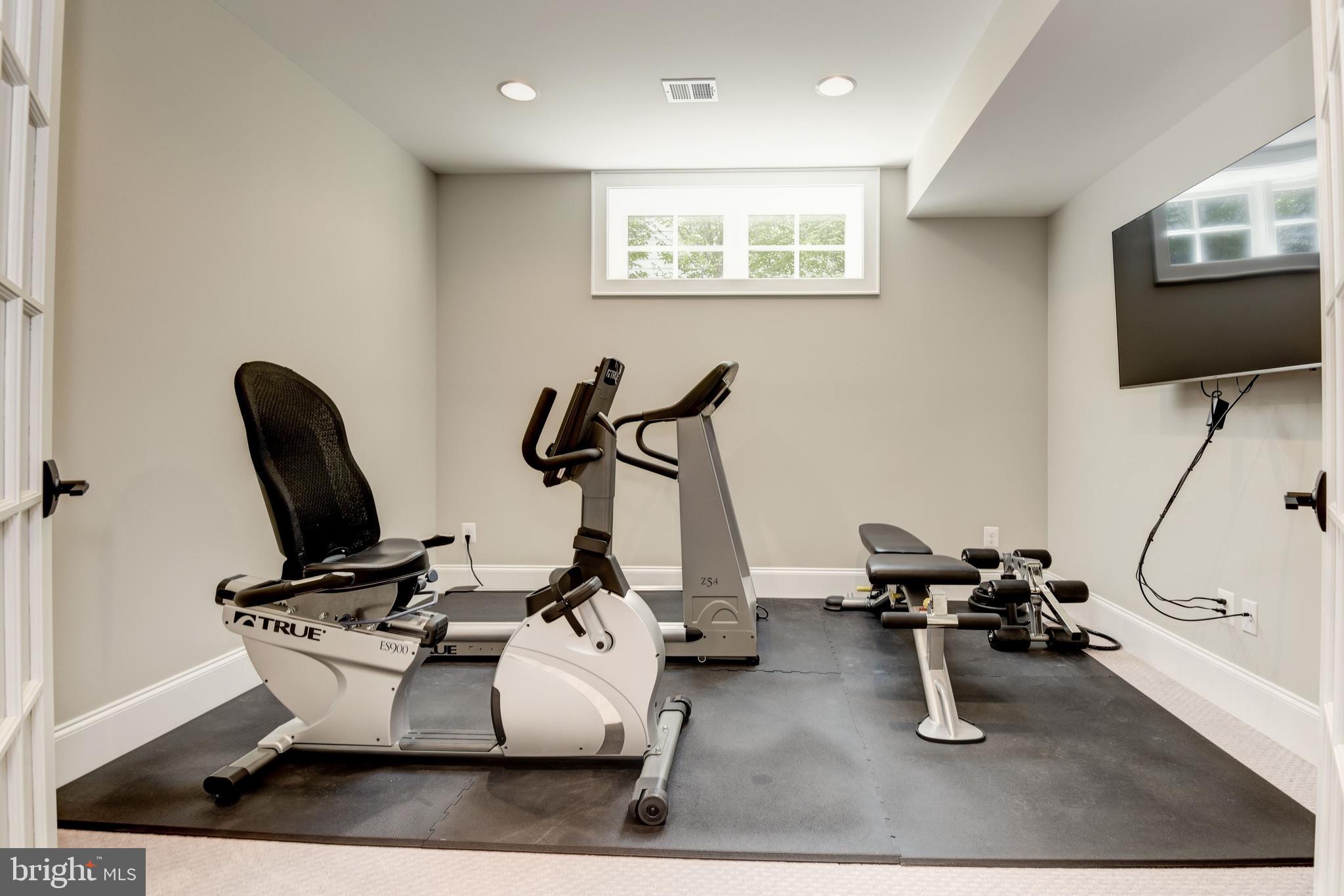 LEE LEXINGTON - Residential